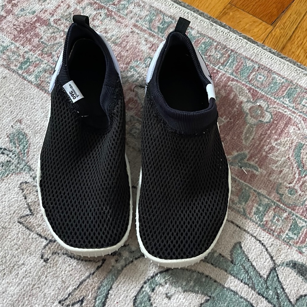 Nike aqua socks / water slippers